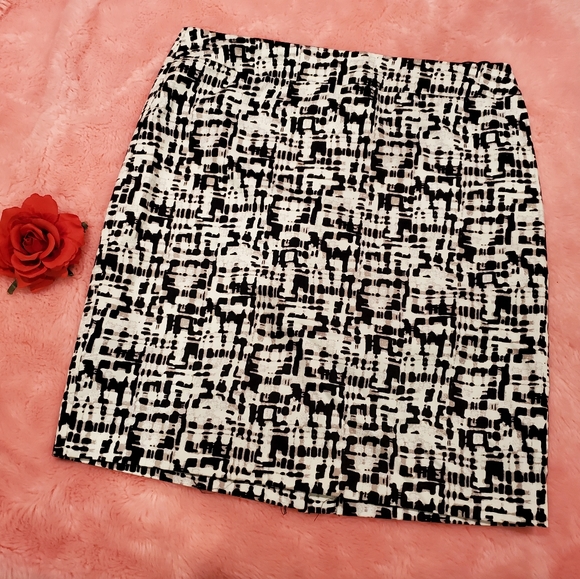 Valerie Bertinelli geometric skirt - Picture 2 of 8